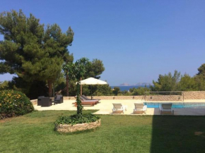 Holiday sea view apartment with garden and shared pool